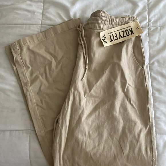 khakis 👩🏼‍💻 - Picture 2 of 3